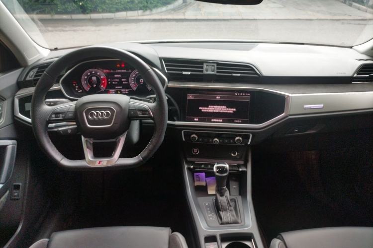 Used Audi Q3 Sportback 2022 40 TFSI Fashion Model Center Console