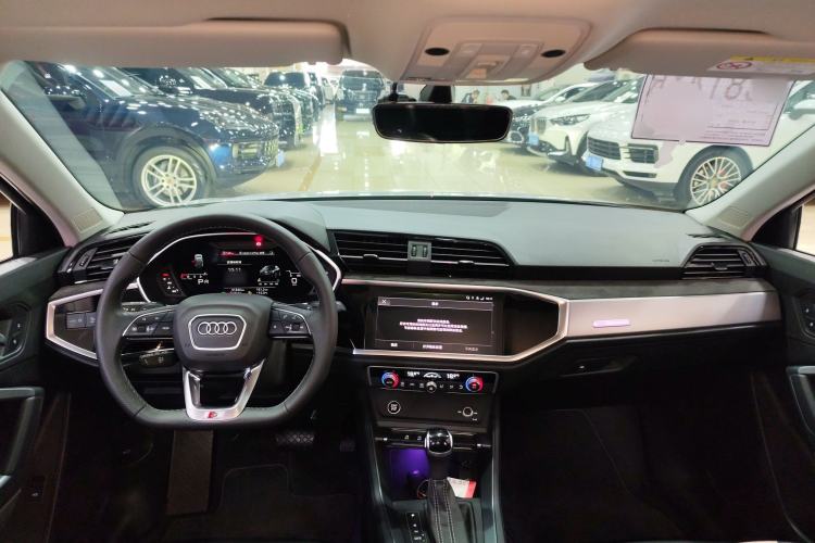 Used Audi Q3 Sportback 2022 40 TFSI Fashion Model Center Console