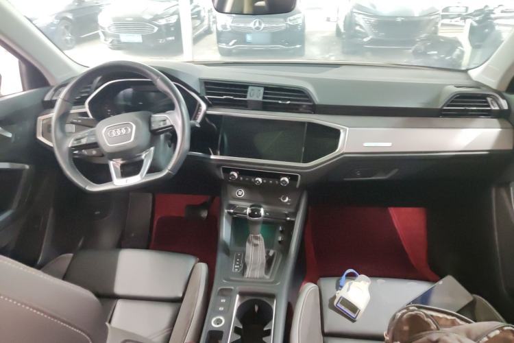 Used Audi Q3 Sportback 2022 40 TFSI Fashion Model Center Console