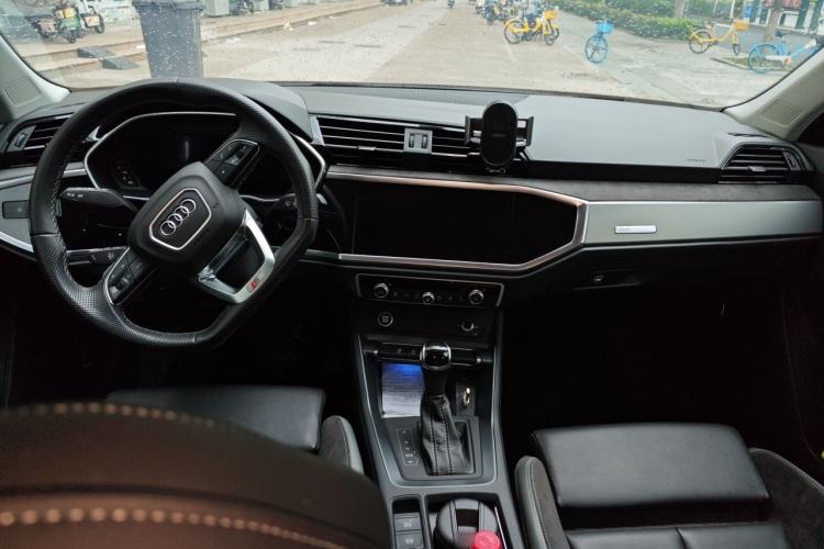 Used Audi Q3 Sportback 2022 40 TFSI Fashion Model Center Console