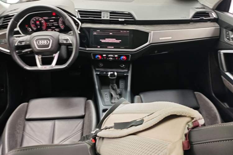 Used Audi Q3 Sportback 2022 40 TFSI Fashion Model Center Console
