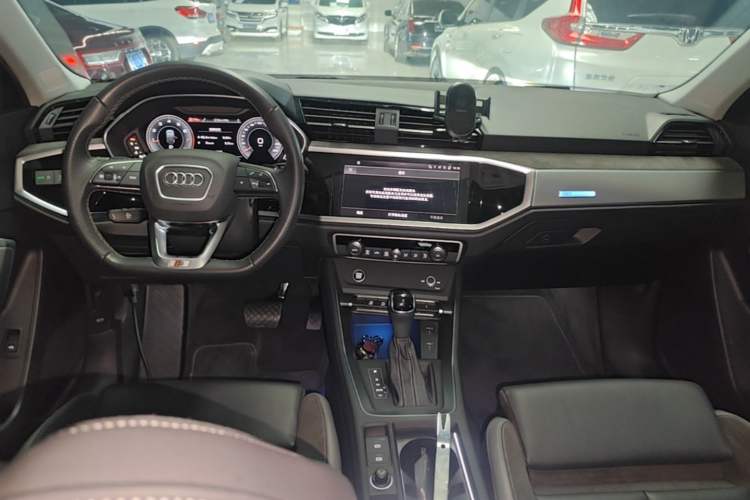 Used Audi Q3 Sportback 2022 40 TFSI Fashion Model Center Console