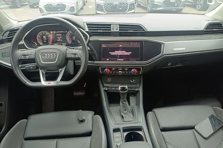 Used Audi Q3 Sportback 2022 40 TFSI Fashion Model Center Console
