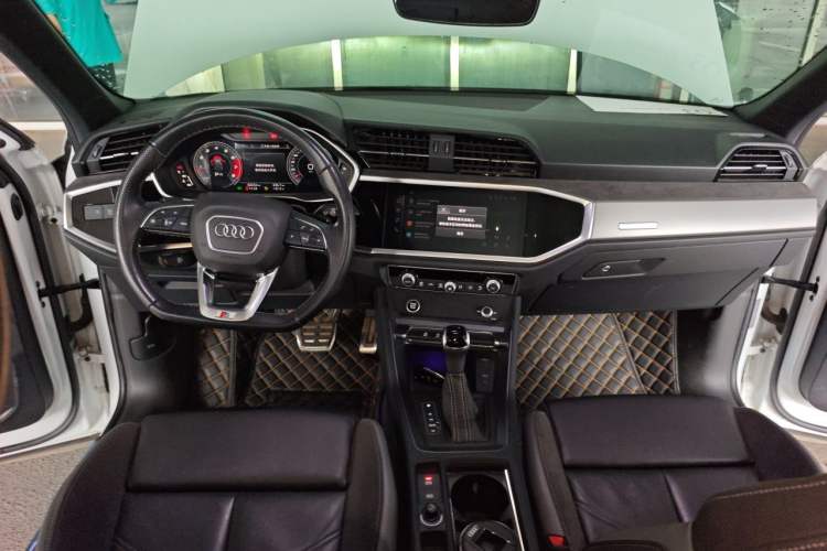 Used Audi Q3 Sportback 2022 40 TFSI Fashion Model Center Console