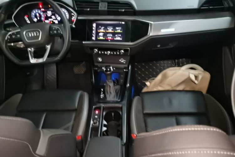 Used Audi Q3 Sportback 2022 40 TFSI Fashion Model Center Console