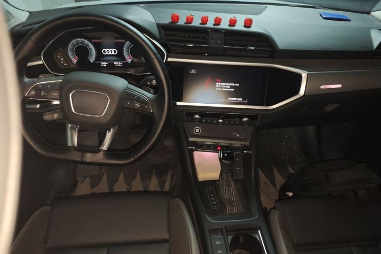 Used Audi Q3 Sportback 2022 40 TFSI Fashion Model Center Console