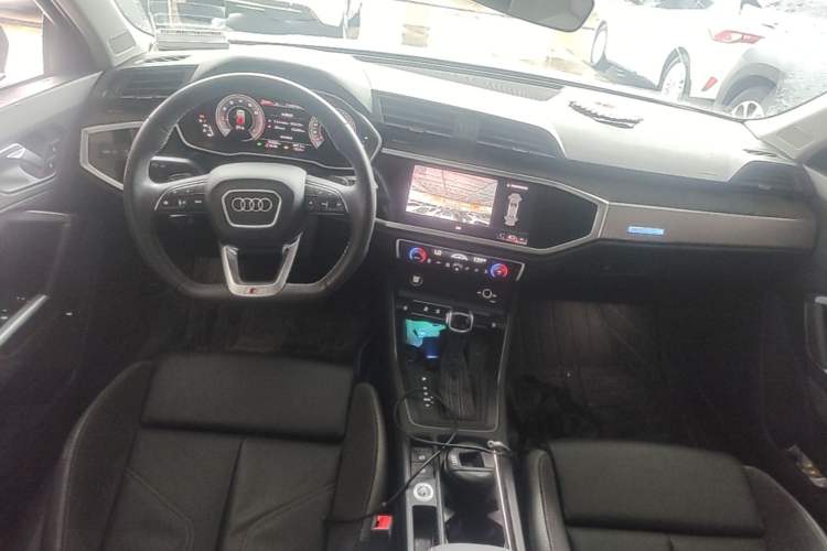 Used Audi Q3 Sportback 2022 40 TFSI Fashion Model Center Console