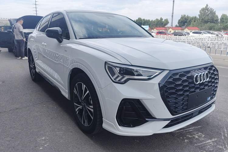 Used Audi Q3 Sportback 2022 40 TFSI Fashion Model Front Right 45 Deg