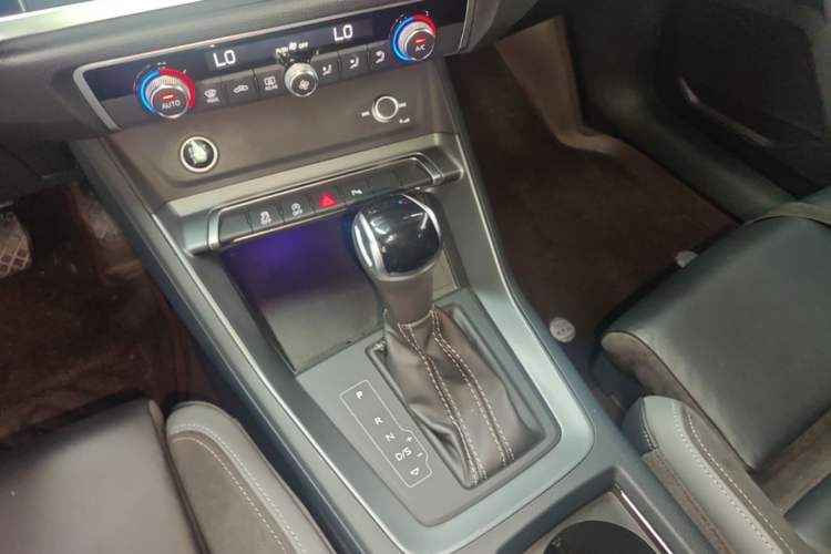 Used Audi Q3 Sportback 2022 40 TFSI Fashion Model Gear Lever
