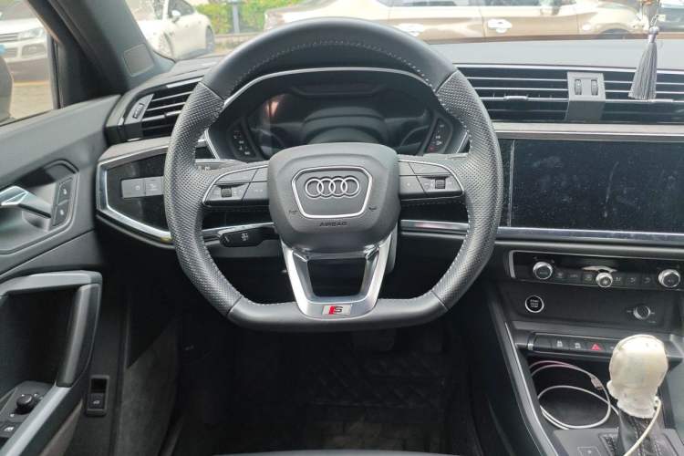 Used Audi Q3 Sportback 2022 40 TFSI Fashion Model Steering Wheel