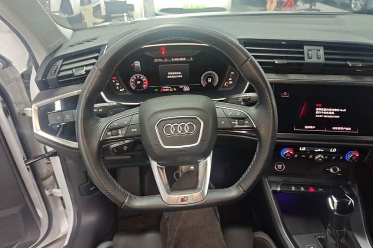 Used Audi Q3 Sportback 2022 40 TFSI Fashion Model Steering Wheel