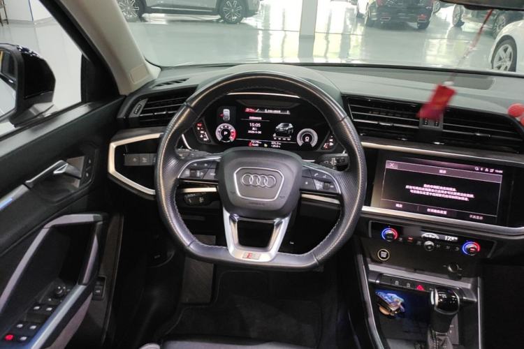 Used Audi Q3 Sportback 2022 40 TFSI Fashion Model Steering Wheel