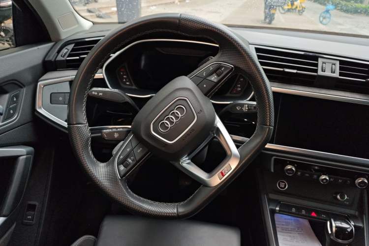 Used Audi Q3 Sportback 2022 40 TFSI Fashion Model Steering Wheel