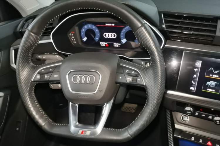 Used Audi Q3 Sportback 2022 40 TFSI Fashion Model Steering Wheel