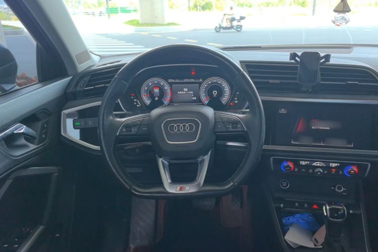Used Audi Q3 Sportback 2022 40 TFSI Fashion Model Steering Wheel