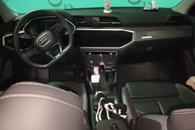 Used Audi Q3 Sportback 2023 40 TFSI Fashion Model Center Console