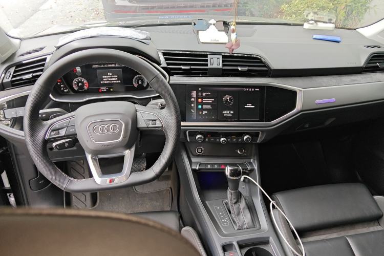Used Audi Q3 Sportback 2023 40 TFSI Fashion Model Center Console