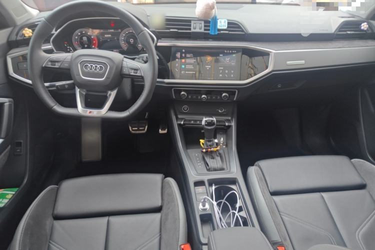Used Audi Q3 Sportback 2023 40 TFSI Fashion Model Center Console