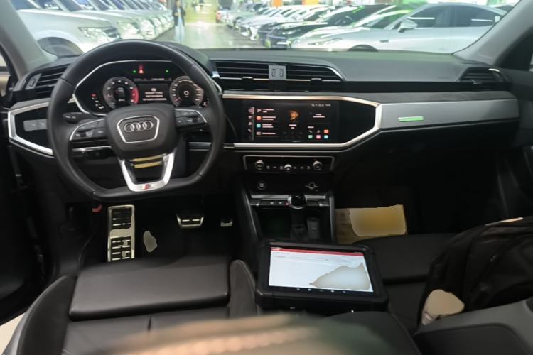 Used Audi Q3 Sportback 2023 40 TFSI Fashion Model Center Console