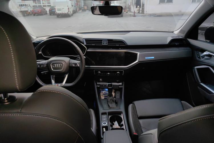 Used Audi Q3 Sportback 2023 40 TFSI Fashion Model Center Console