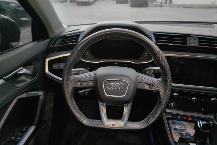 Used Audi Q3 Sportback 2023 40 TFSI Fashion Model Steering Wheel
