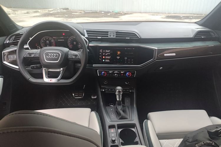 Used Audi Q3 Sportback 2023 Facelift 45 TFSI quattro Luxury Edition Center Console