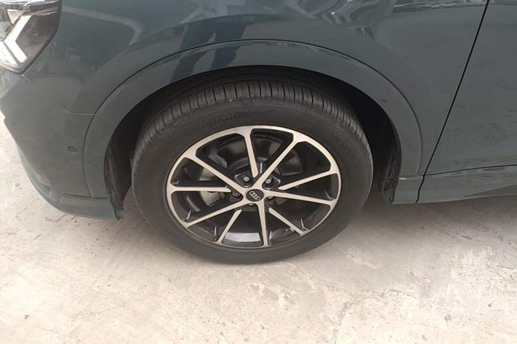 Used Audi Q3 Sportback 2023 Facelift 45 TFSI quattro Luxury Edition Left Front Wheel Hub
