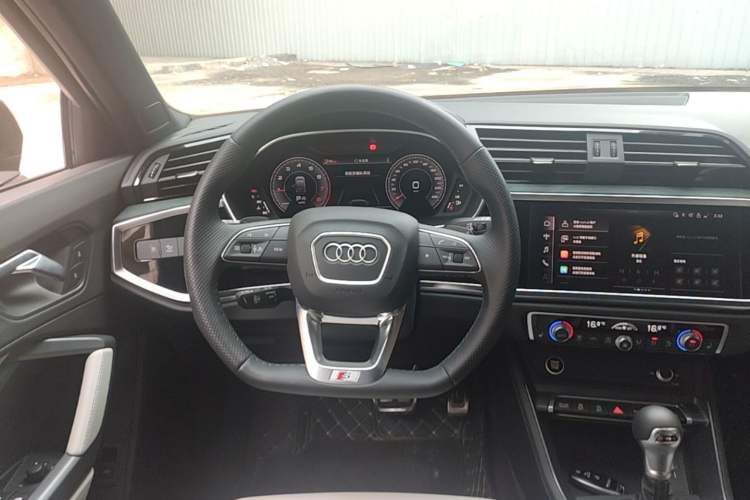 Used Audi Q3 Sportback 2023 Facelift 45 TFSI quattro Luxury Edition Steering Wheel
