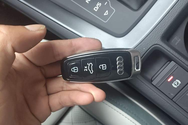 Used Audi Q3 Sportback 2023 Facelift 45 TFSI quattro Luxury Edition Vehicle Key
