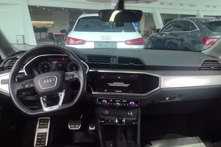 Used Audi Q3 Sportback 2023 Updated 40 TFSI Fashion Version Center Console
