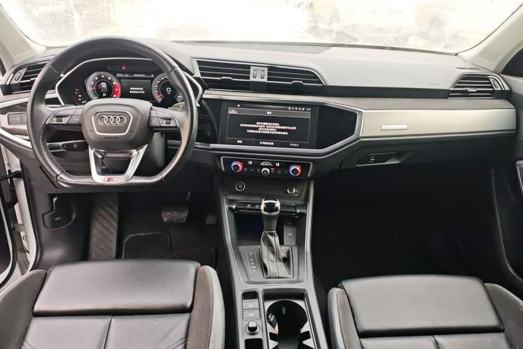 Used Audi Q3 Sportback 2023 40 TFSI Fashion Model Center Console