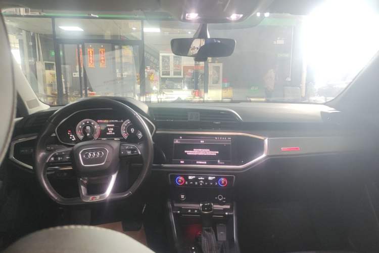 Used Audi Q3 Sportback 2023 40 TFSI Fashion Model Center Console