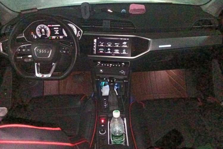 Used Audi Q3 Sportback 2023 40 TFSI Fashion Model Center Console