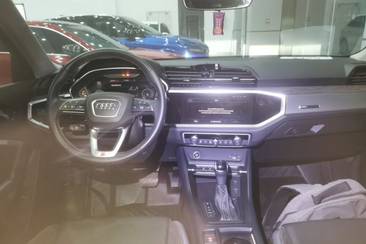 Used Audi Q3 Sportback 2023 35 TFSI Ambition (1.4T) Center Console