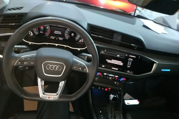 Used Audi Q3 Sportback 2023 Updated 40 TFSI Fashion Version Center Console
