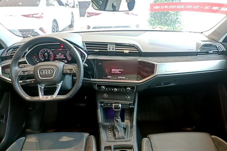 Used Audi Q3 Sportback 2023 40 TFSI Fashion Model Center Console