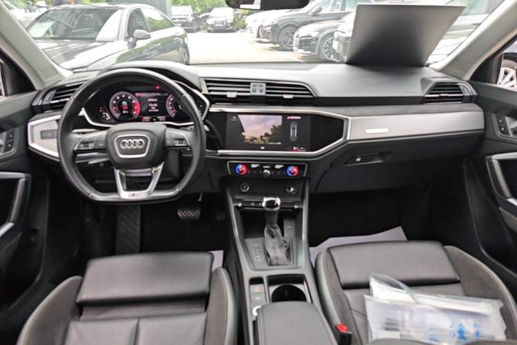 Used Audi Q3 Sportback 2023 Updated 40 TFSI Fashion Version Center Console