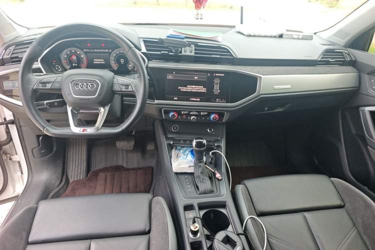 Used Audi Q3 Sportback 2023 40 TFSI Fashion Model Center Console