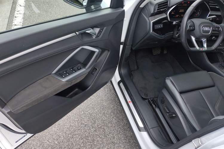 Used Audi Q3 Sportback 2023 Updated 40 TFSI Fashion Version Driver Seat
