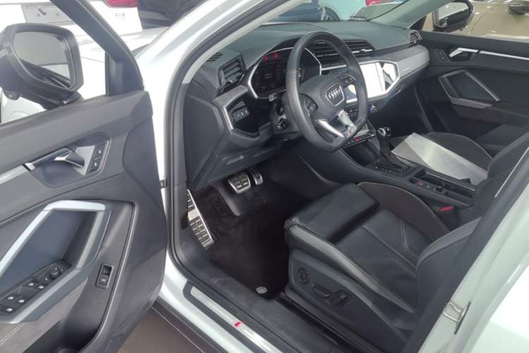 Used Audi Q3 Sportback 2023 Updated 40 TFSI Fashion Version Driver Seat