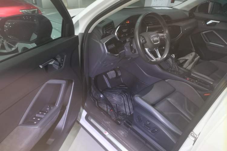 Used Audi Q3 Sportback 2023 35 TFSI Ambition (1.4T) Driver Seat