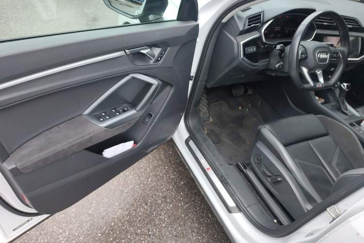 Used Audi Q3 Sportback 2023 Updated 40 TFSI Fashion Version Driver Seat