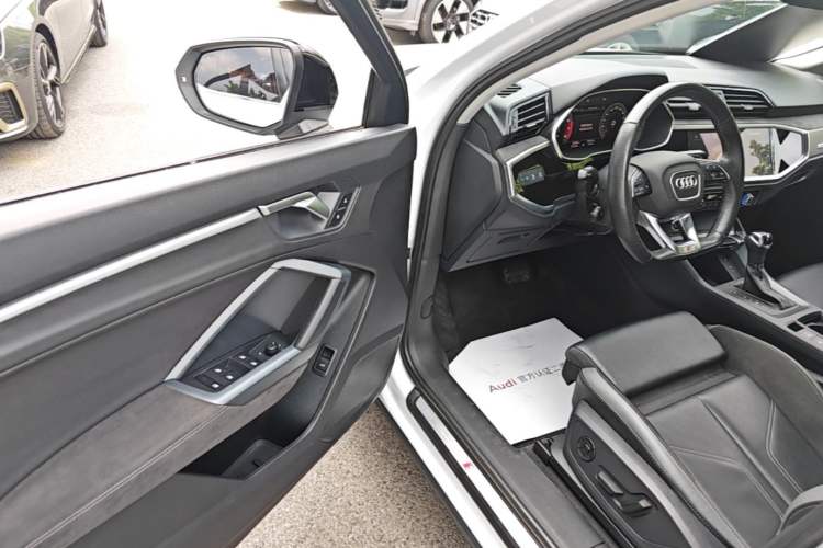 Used Audi Q3 Sportback 2023 Updated 40 TFSI Fashion Version Driver Seat