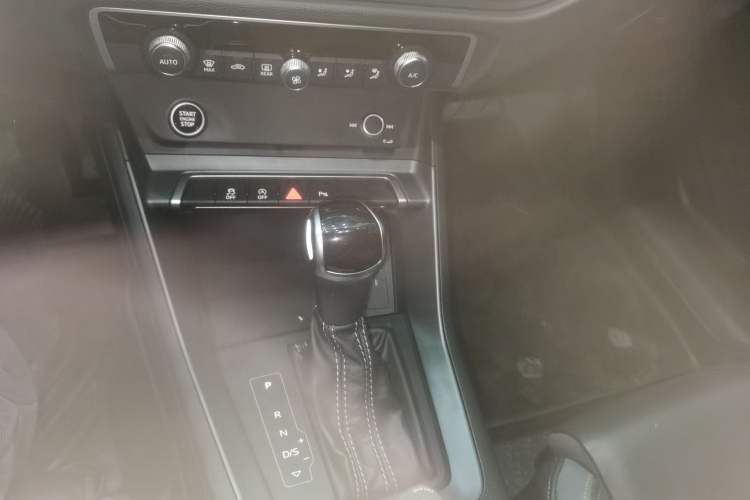 Used Audi Q3 Sportback 2023 35 TFSI Ambition (1.4T) Gear Lever