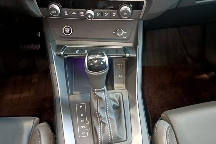 Used Audi Q3 Sportback 2023 40 TFSI Fashion Model Gear Lever