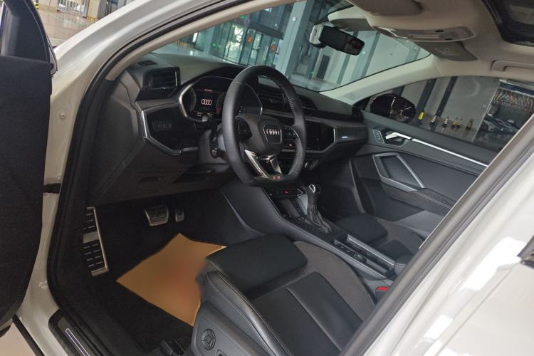Used Audi Q3 Sportback 2023 45 TFSI quattro Fashion Edition Interior 3