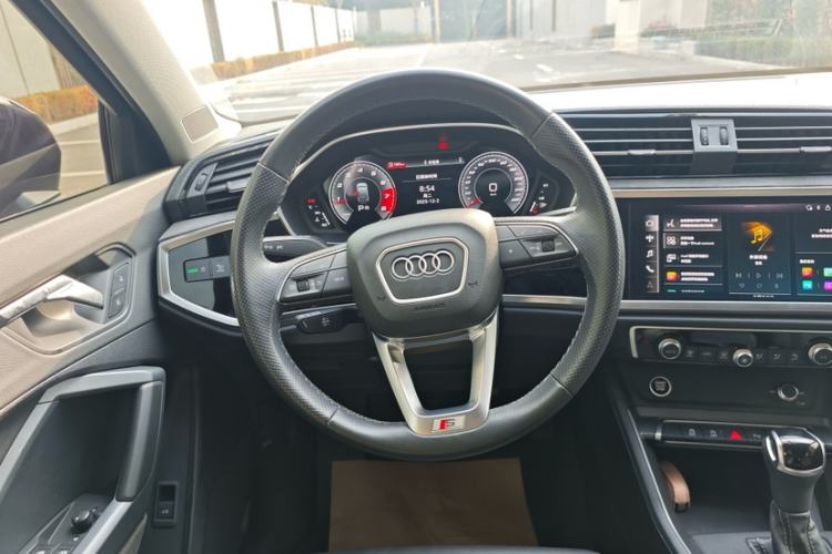 Used Audi Q3 Sportback 2023 35 TFSI Ambition (1.5T) Interior 3