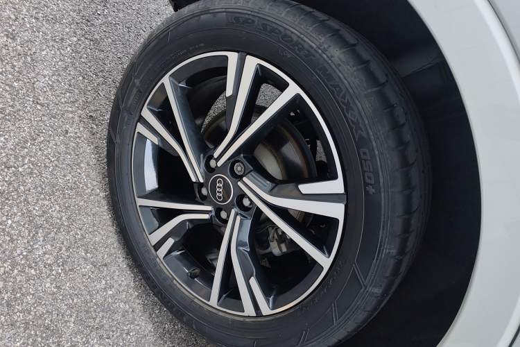 Used Audi Q3 Sportback 2023 Updated 40 TFSI Fashion Version Right Rear Wheel Hub