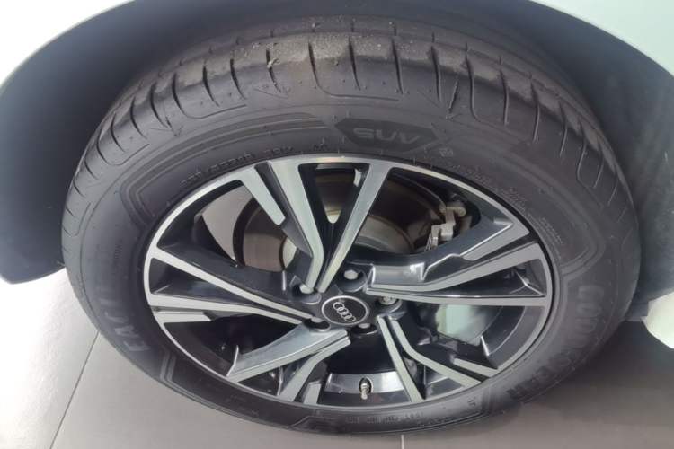 Used Audi Q3 Sportback 2023 Updated 40 TFSI Fashion Version Right Rear Wheel Hub