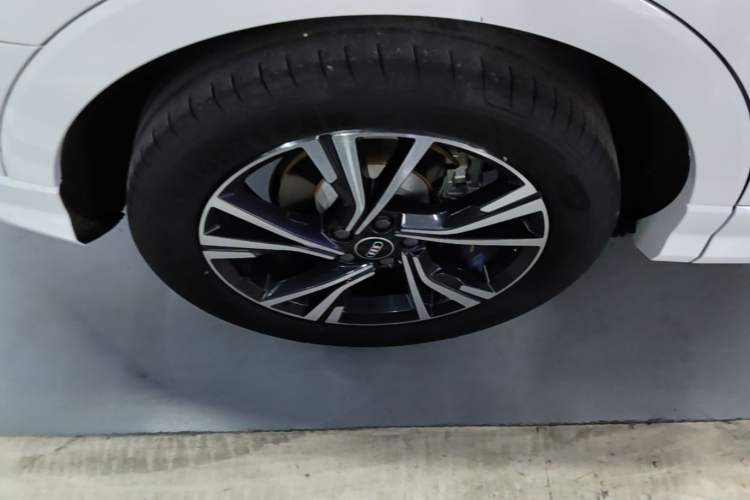Used Audi Q3 Sportback 2023 40 TFSI Fashion Model Right Rear Wheel Hub